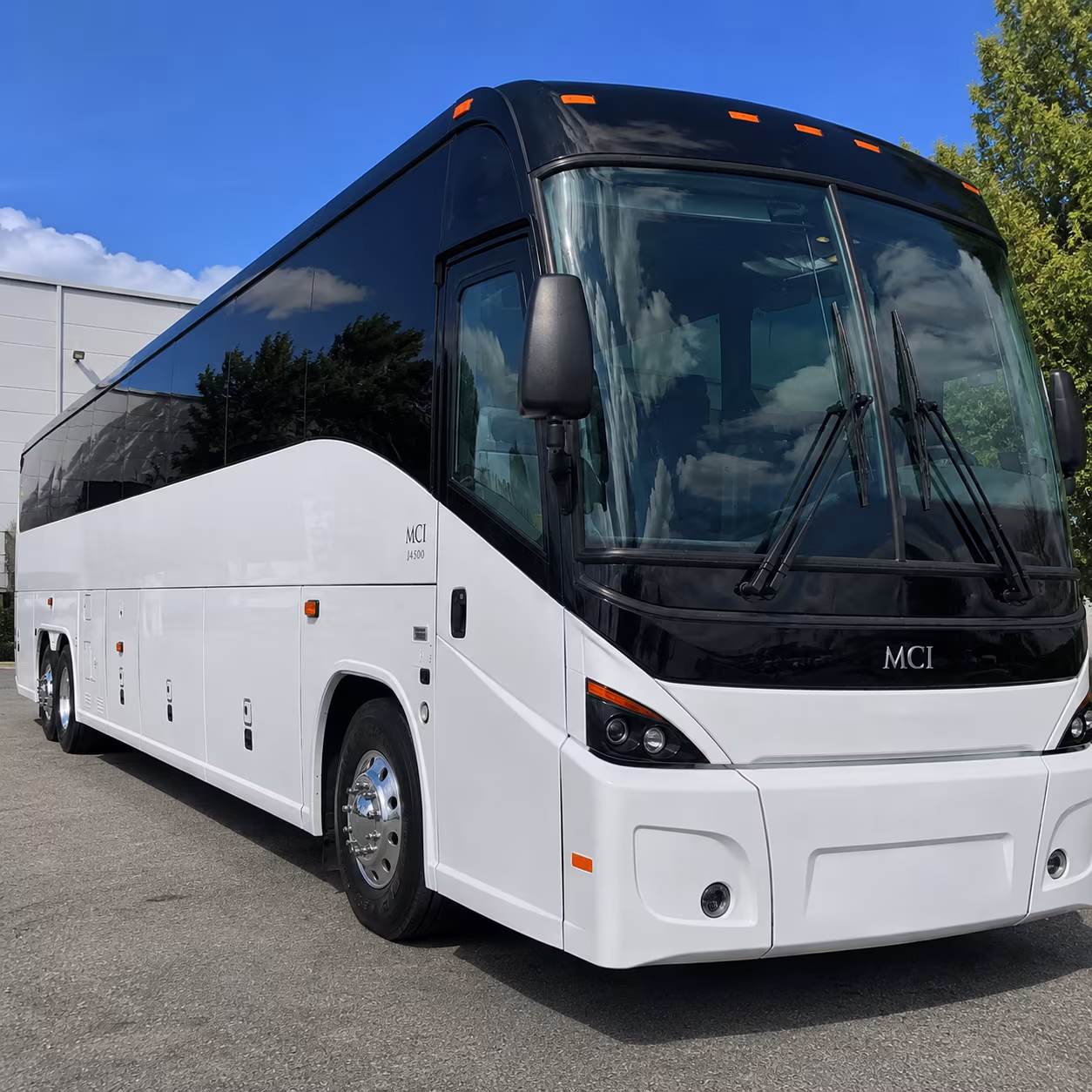 charter bus shuttle service between oma and omaha hotels