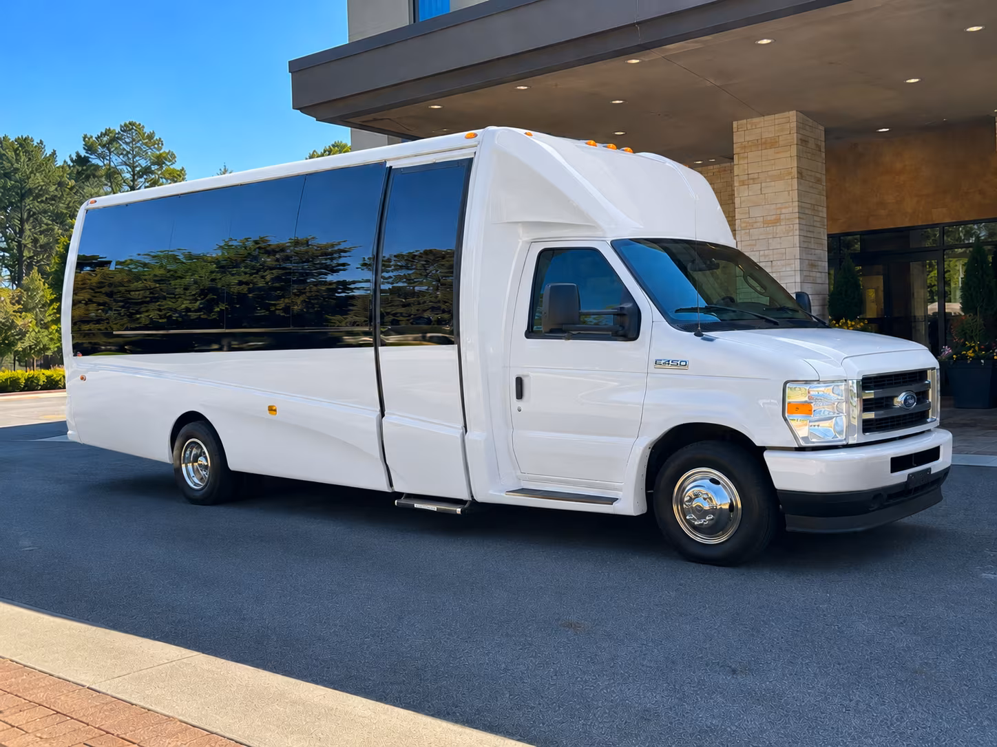 minibus rentals for downtown omaha museum and cultural field trips